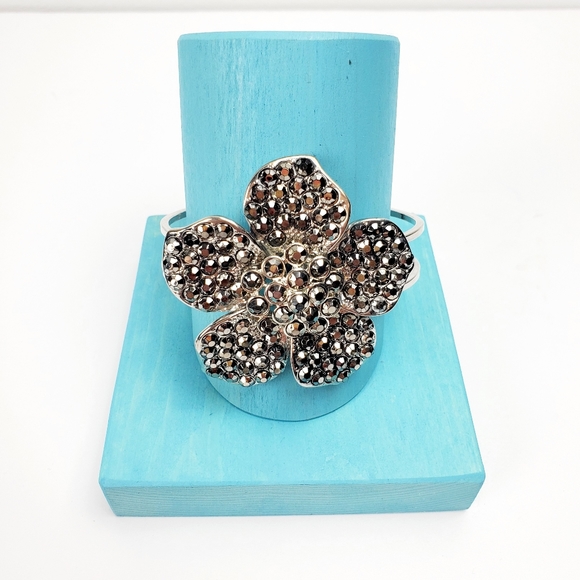 None Jewelry - Flower Statement Clasp Cuff Rhinestone Embellished